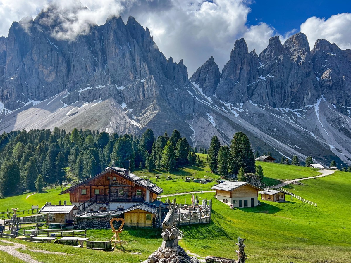 Hike the Adolf Munkel Trail in the Dolomites,&nbsp;Italy